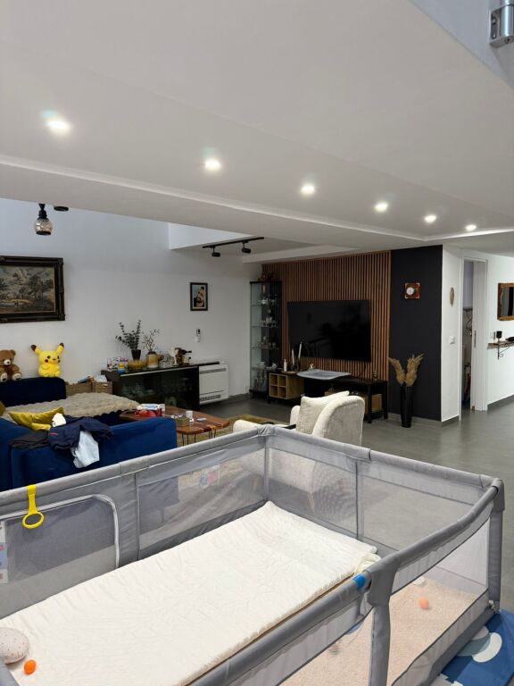 Shitet Apartament 3+1 Te kodra e Diellit 2