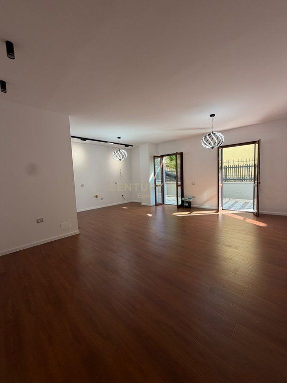 PËR SHITJE APARTAMENT 2+1+2 BANJO DHE VERANDË, SEFER EFENDIU, DURRËS!