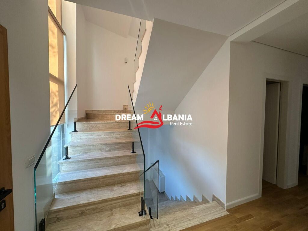 Vilë Luksoze 3-Katëshe me Qira në Rezidencë Ekskluzive pranë TEG (ID 4251430)