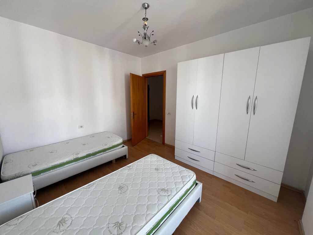 2+1 In Affitto, Astir, Hotel Marinaj