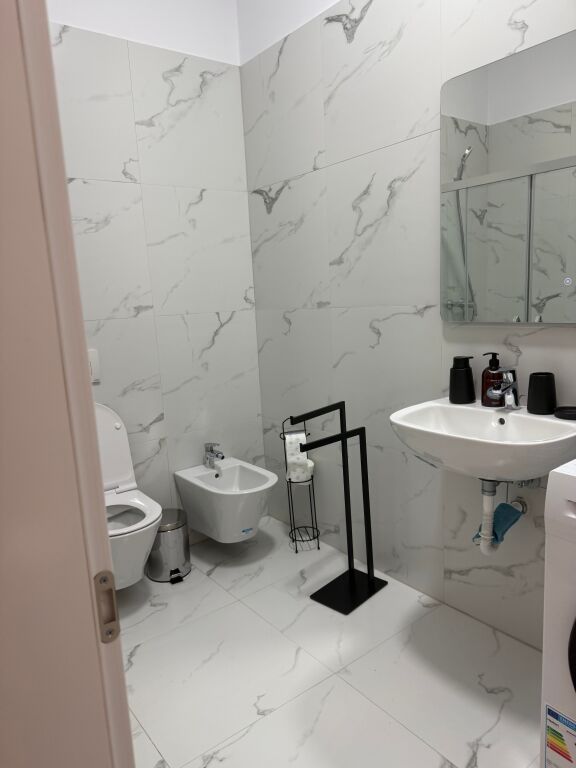 Apartament 1+1 per qera ne Kompleksin Delijorgji