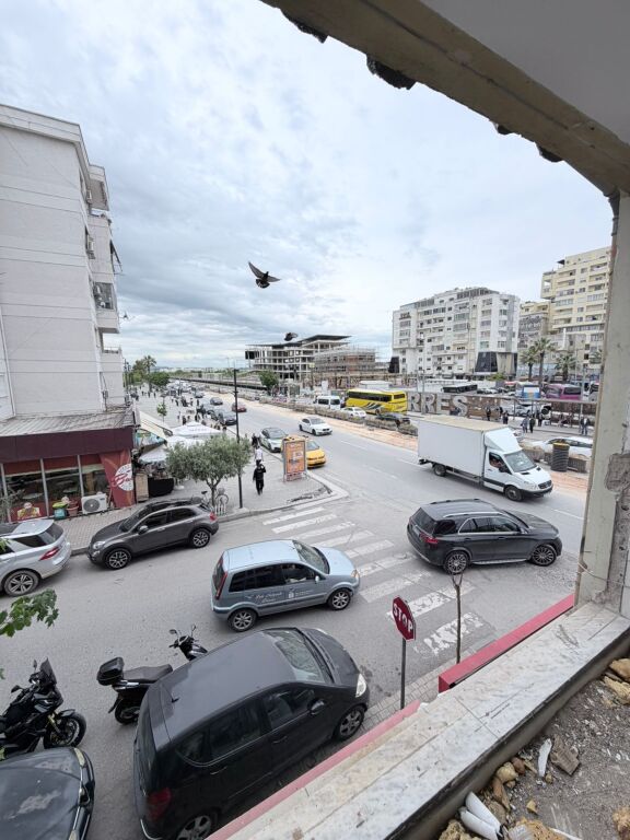 LOCALE COMMERCIALE IN AFFITTO VICINO ALLA STAZIONE DEI TRENI, DURRËS