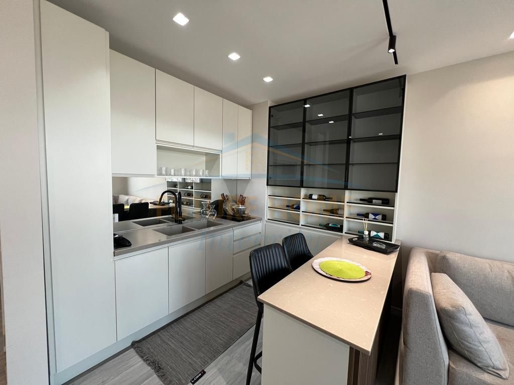 Shitet, Apartament 1+1+Verandë+Garderobë, Sauk, Tiranë.