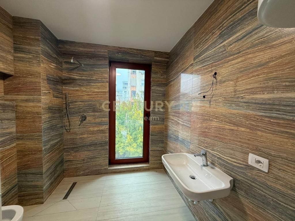 UFFICIO IN AFFITTO (vicino al centro) Via Kavajes