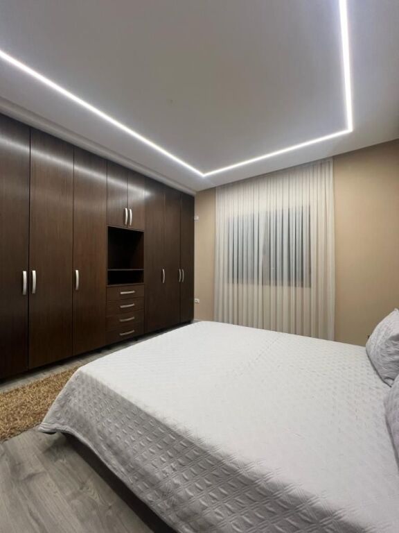 🏡 Jepet me Qira Apartament 3+1 te Fiore Di Bosko