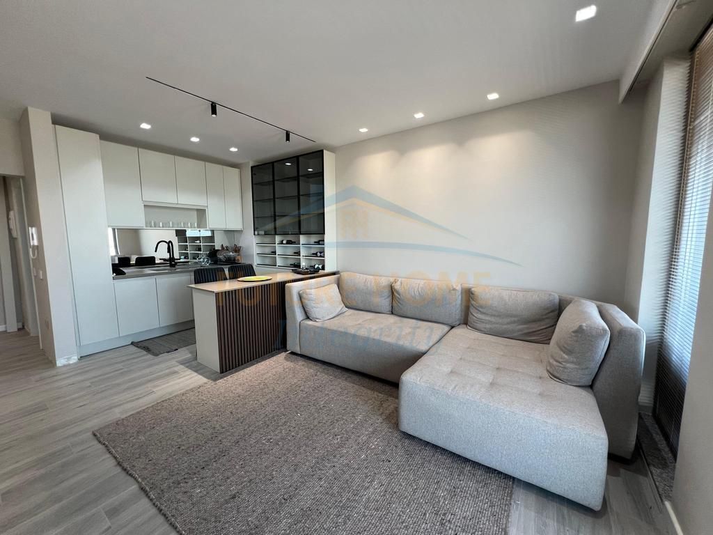 Shitet, Apartament 1+1+Verandë+Garderobë, Sauk, Tiranë.