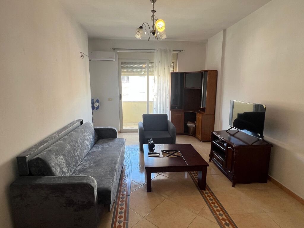 2+1 In Affitto, Astir, Hotel Marinaj