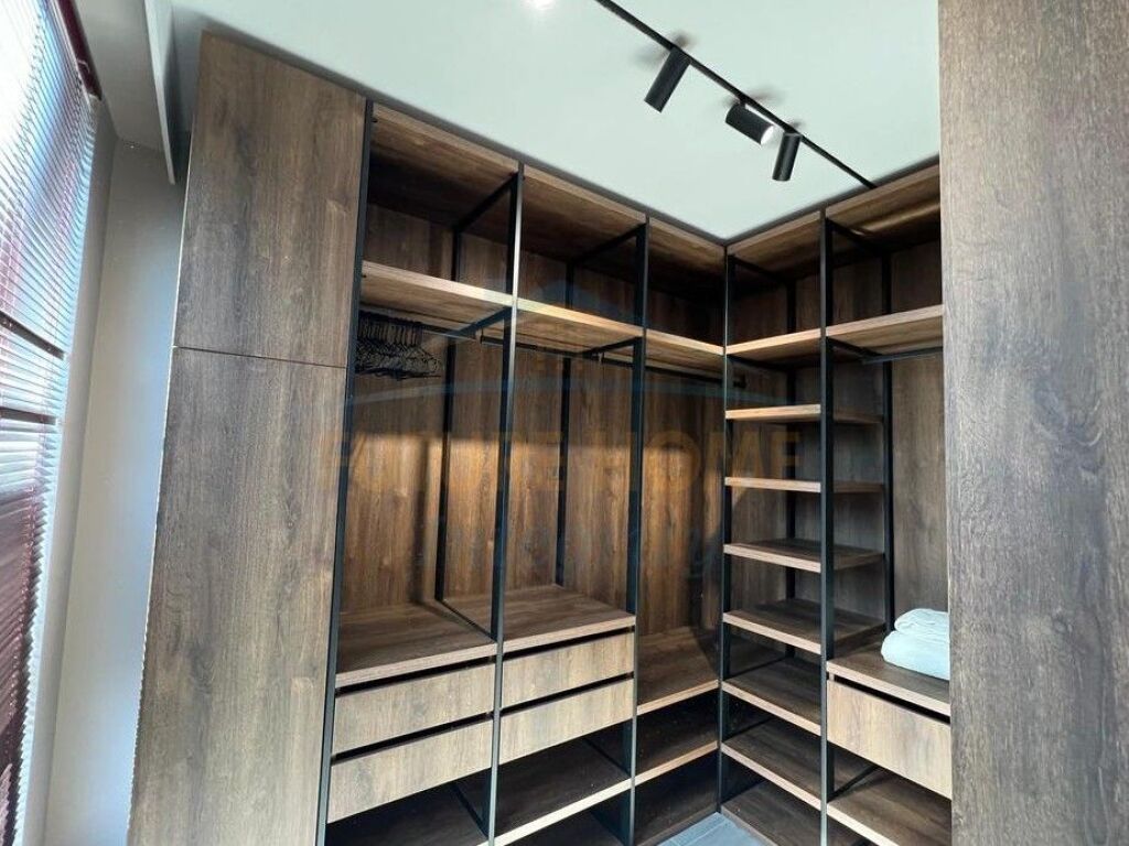 Shitet, Apartament 1+1+Verandë+Garderobë, Sauk, Tiranë.