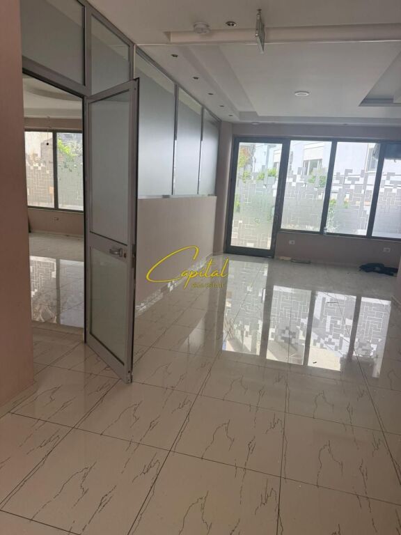 AMBIENT BIZNESI ME QIRA 80 M2 RRUGA E DIBRES 120.000 LEKE