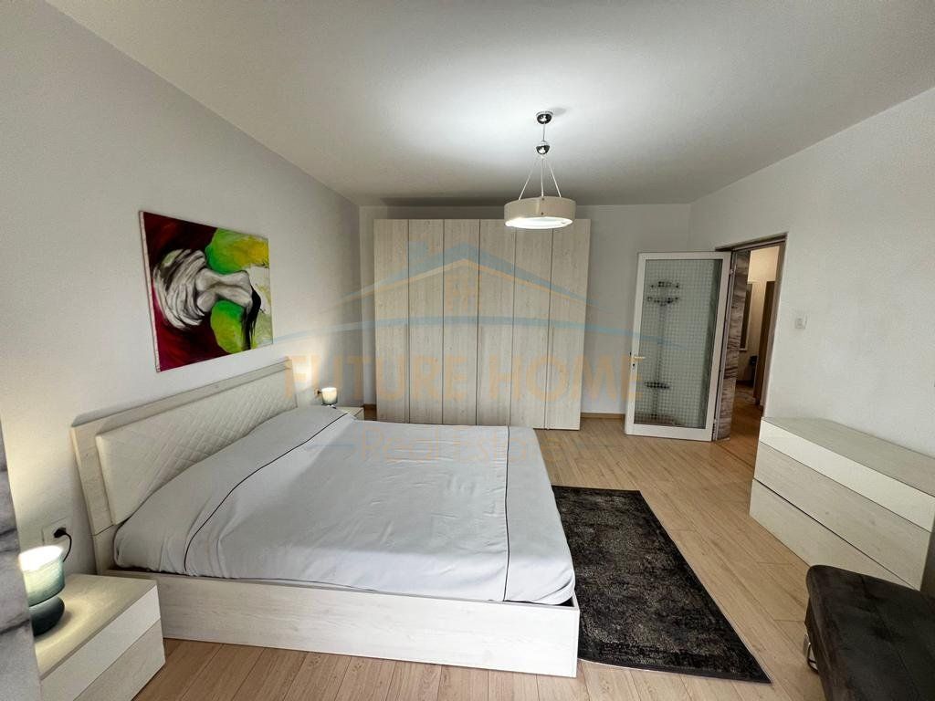 Qera, Apartament 2+1+2+post parkimi Komuna e Parisit