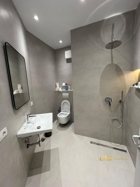 OFFICE FOR RENT 135M2 PAZARI I RI