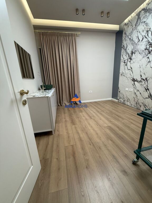 JEPET AMBIENT BIZNESI ME QERA 140M2 "KOMPLEKSI OLIMPIK" 1500 EURO