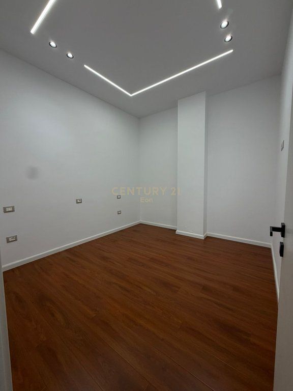 PËR SHITJE APARTAMENT 2+1+2 BANJO DHE VERANDË, SEFER EFENDIU, DURRËS!