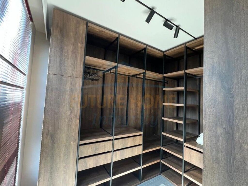 Shitet, Apartament 1+1+Verandë+Garderobë, Sauk, Tiranë.