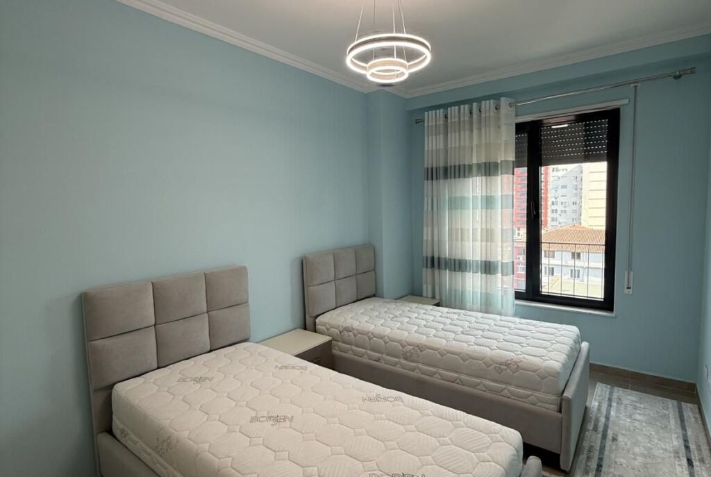 Al Nuovo Boulevard, si affitta un appartamento arredato 2+1+2!