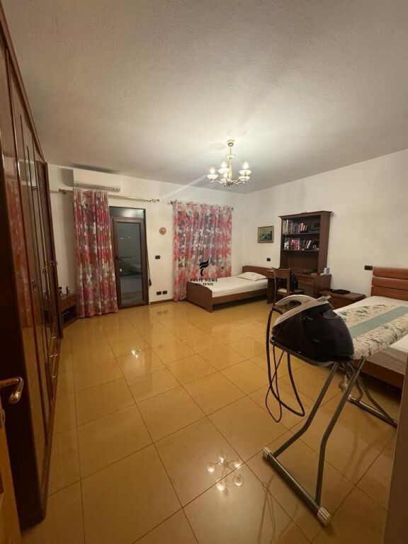 APPARTAMENTO IN AFFITTO 3+1+2 STRADA DI ELBASAN 130.000 LEKE  FH-73486