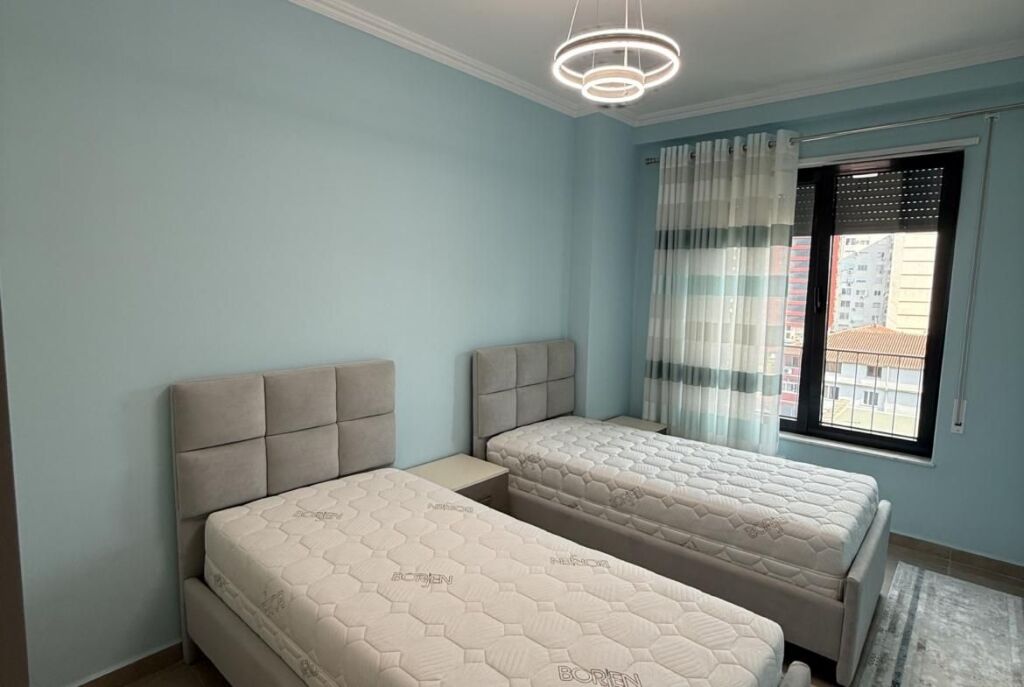 Al Nuovo Boulevard, si affitta un appartamento arredato 2+1+2!
