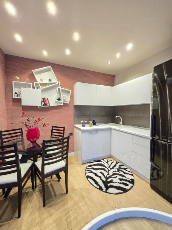 Apartament 2+1 per shitje ne Laprake
