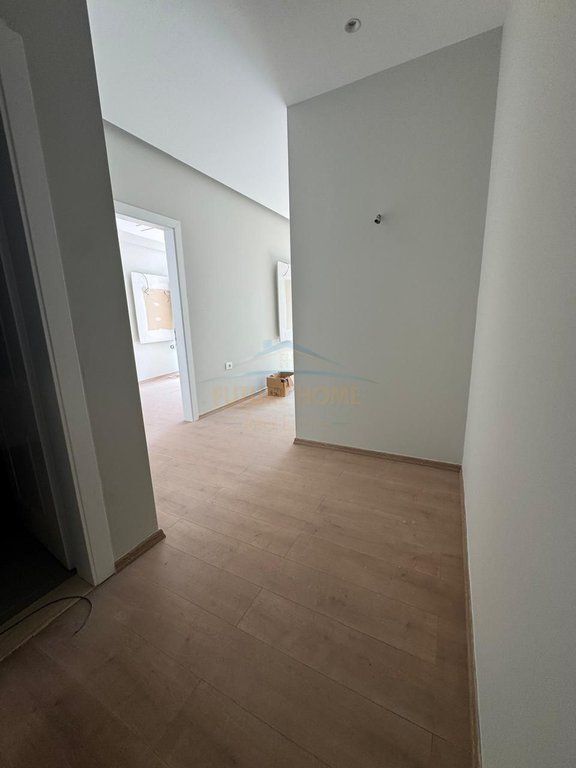 Shitet, Apartament 1+1, 5 Maji, Tirane.