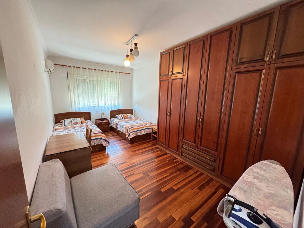 Jepet me qera Apartament 2+1+2  Adresa : Don bosko vizion +  I mobiluar  Kati 2  Cmimi 600 €