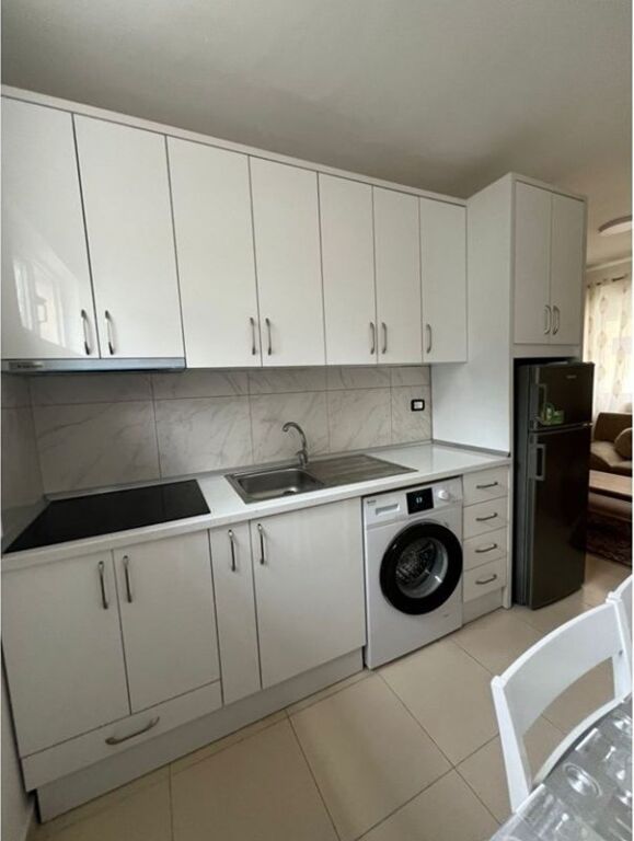 Apartament 1+1+Verandë për Qira tek Fortuzi!