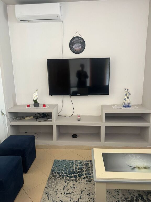 Apartament me qera 1+1 - 📍5 Maj, rruga Lucie Miloti prane shkolles Tirana Jone 400 mije leke