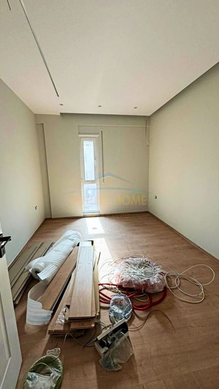 Shitet, Apartament 1+1, 5 Maji, Tirane.
