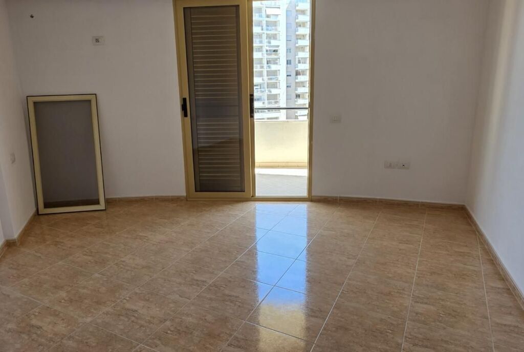 A Vlora, Lungomare Vendesi in Vendita Appartamento 2+1 Con Vista Mare!