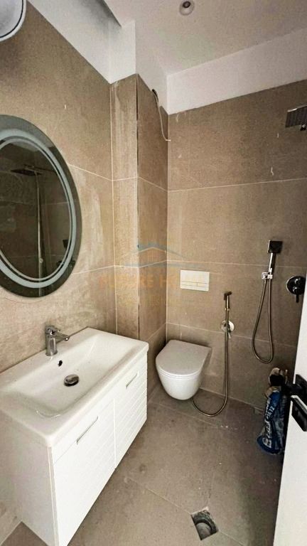 Shitet, Apartament 1+1, 5 Maji, Tirane.