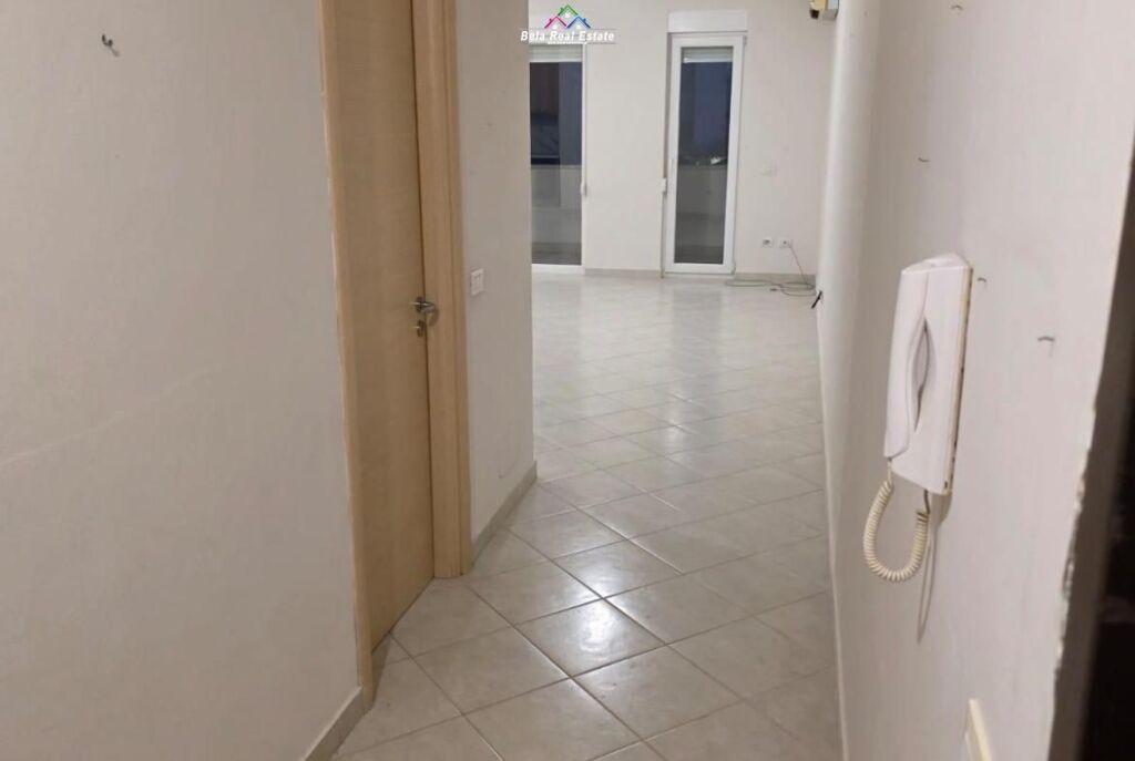 Zyre Me Qera Tek 21 Dhjetori (ID BZ2950) Tirane