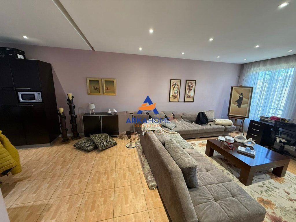 SHITET APARTAMENT 2+1+BALLKON "TE ZOGU I ZI" 230.000 EURO