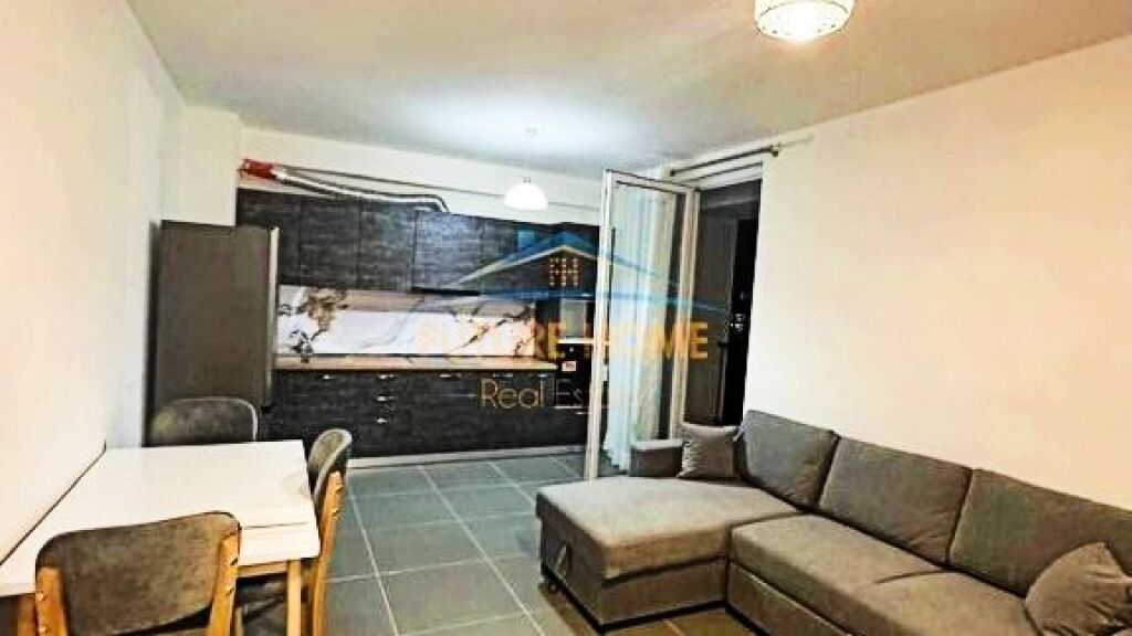 Qera, Apartament 2+1, Rruga 5 Maji, Tiranë.