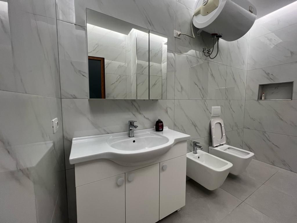 🏡 Jepet me Qira Apartament 3+1 te Fiore Di Bosko