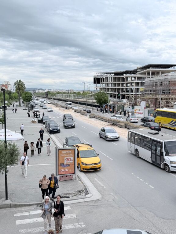 LOCALE COMMERCIALE IN AFFITTO VICINO ALLA STAZIONE DEI TRENI, DURRËS