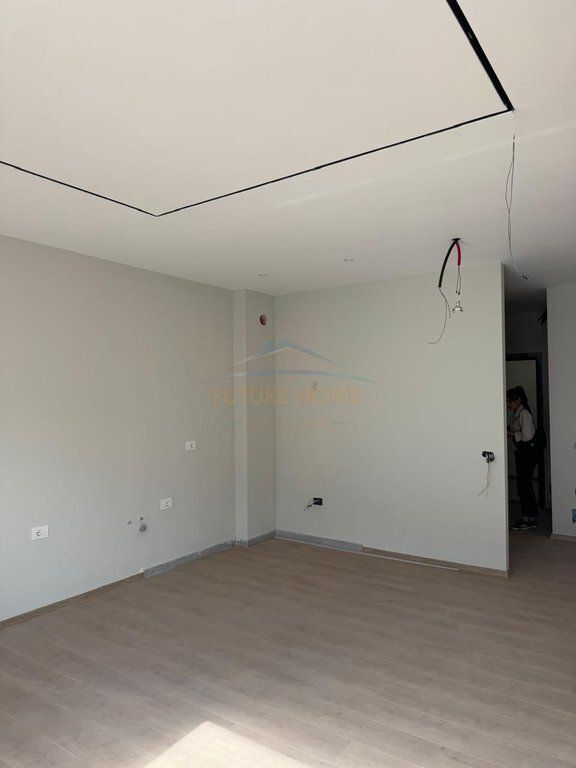 Shitet, Apartament 1+1, 5 Maji, Tirane.