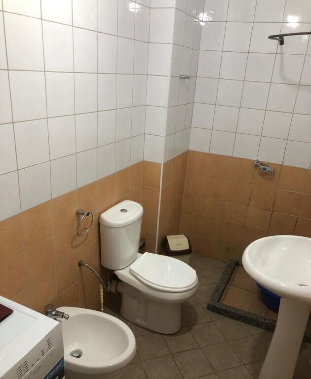 Jepet me qera Apartamenti 1+1 , Xhamllik rruga Tell Ndini mbrapa Farmaci Dite e Nate 370 mije leke