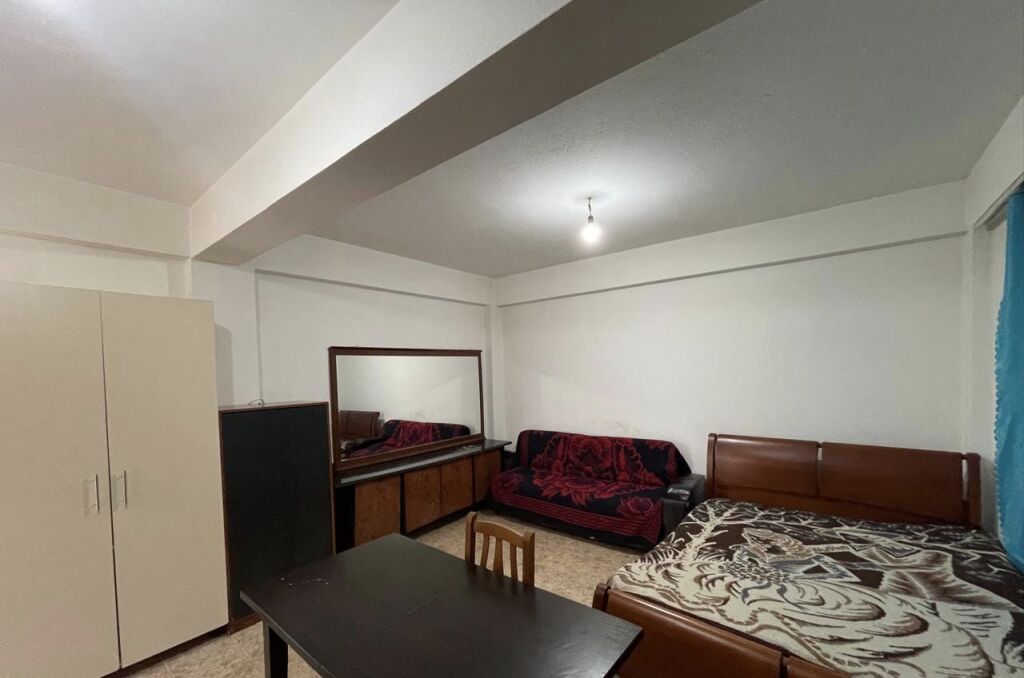MONOLOCALE 28000 LEKE. PALAZZO DELLO SPORT ASLLAN RUSI