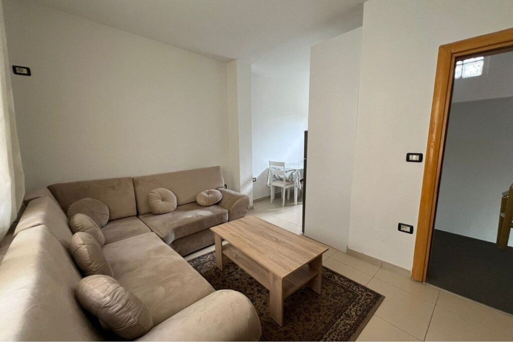 Apartament 1+1+Verandë për Qira tek Fortuzi!