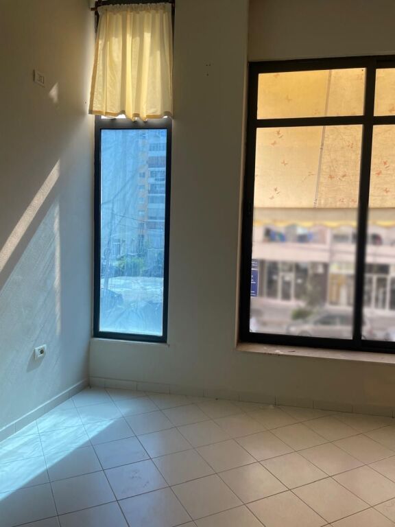 Business premises for rent 300euro,32m², 2nd floor, astir