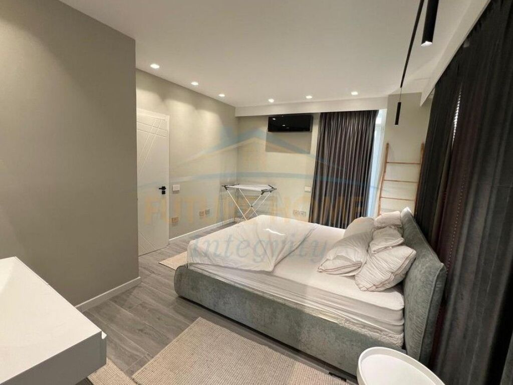 Shitet, Apartament 1+1+Verandë+Garderobë, Sauk, Tiranë.