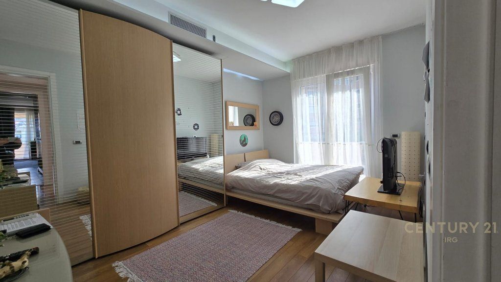 IN AFFITTO PENTHOUSE 3+1+2 CON VERANDA + POSTO AUTO, LAGO ASCIUTTO!!! 1.600 € /Mese