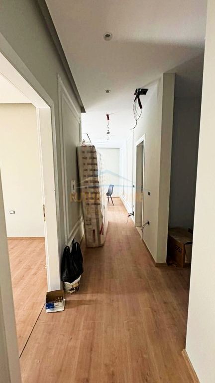 Shitet, Apartament 1+1, 5 Maji, Tirane.