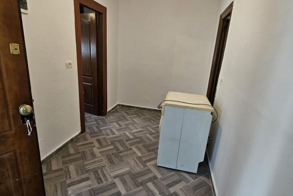 Ne Vasil Shanto Shitet Apartament 1+1 I Mobiluar!