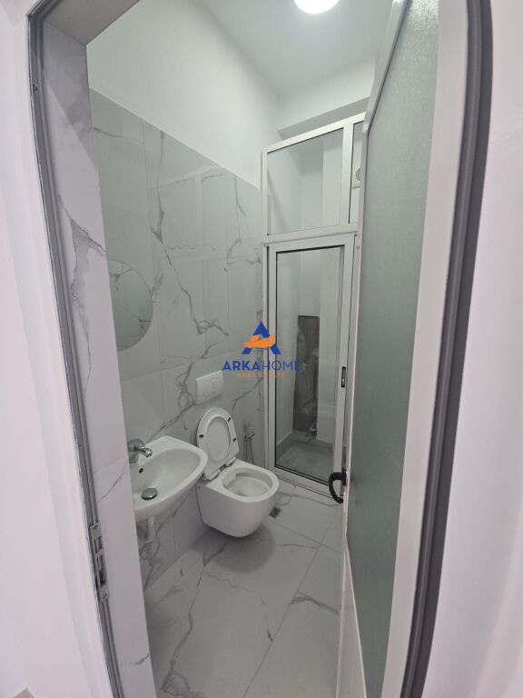 BUSINESS UNIT FOR RENT 70.15M2 "YELLOW PALACES" 650 EURO