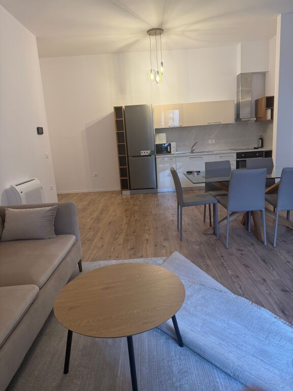 Apartament 1+1 per qera ne Kompleksin Delijorgji