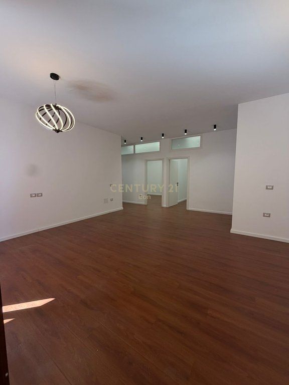PËR SHITJE APARTAMENT 2+1+2 BANJO DHE VERANDË, SEFER EFENDIU, DURRËS!