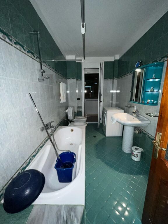 🏡 IN AFFITTO | APPARTAMENTO 3+1+2+2 IN AFFITTO – VLORË, SKELE (VIA PRINCIPALE)