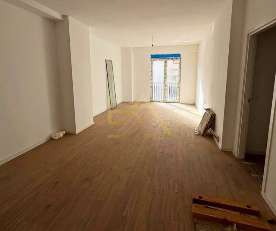 Shitet Apartament – Bulevardi i Ri, Tiranë