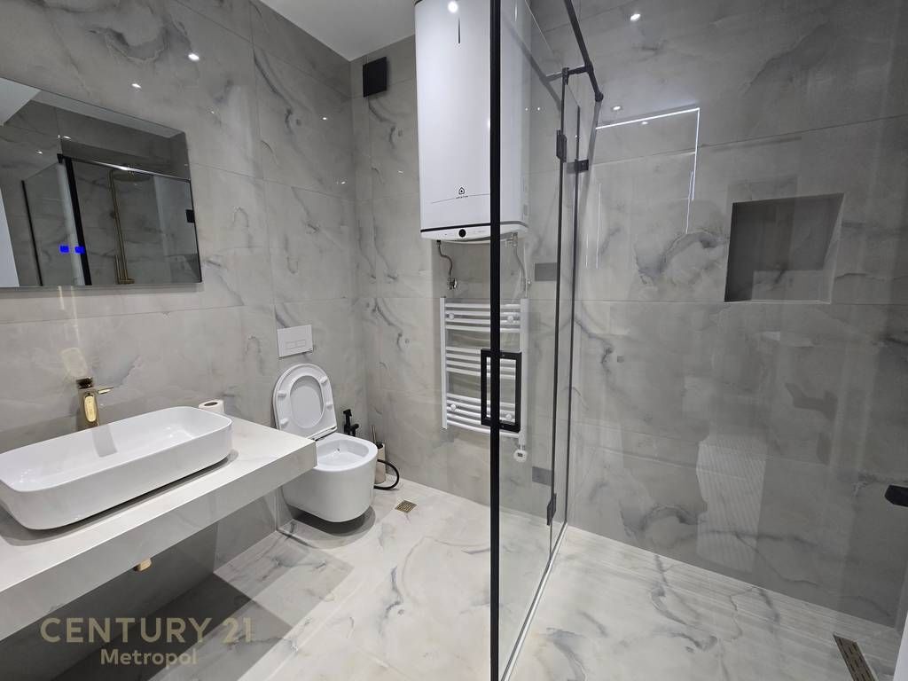We are renting a modern 3+1+2 apartment at Kodra e Diellit Residence!