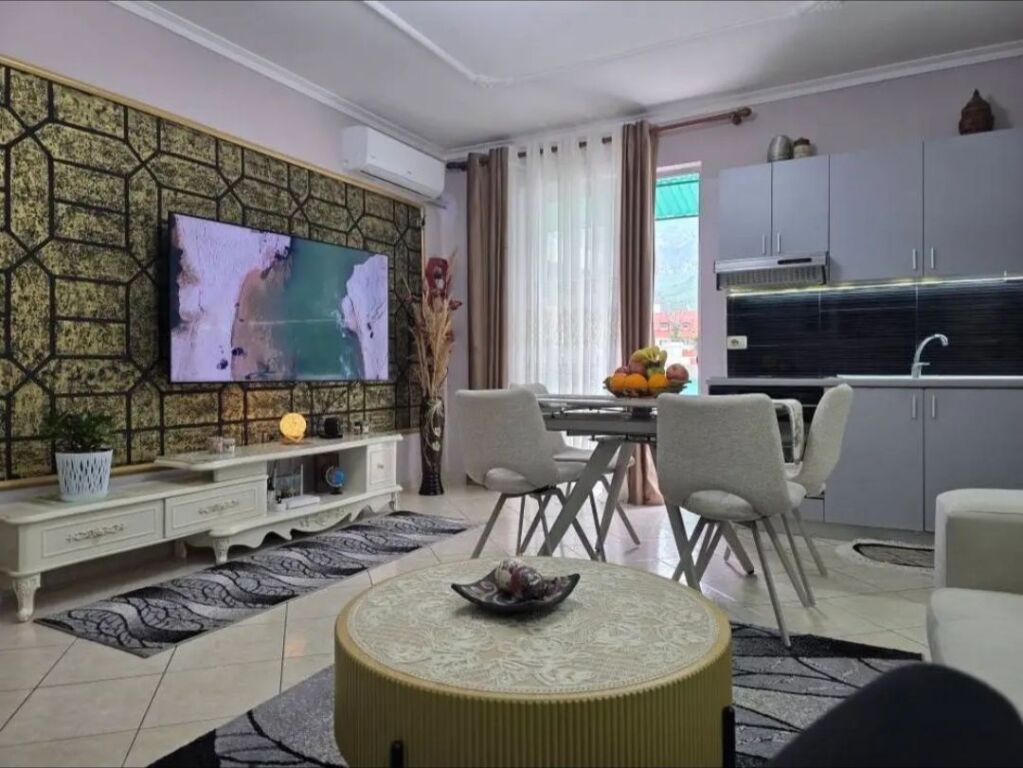 SHITET APARTAMENT 2+1+2 + Verande - Fresku, Tirane